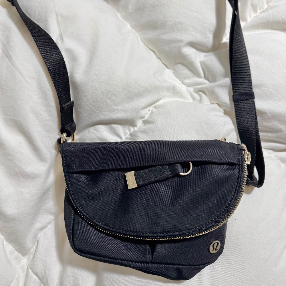 Lululemon all night festival crossbody bag